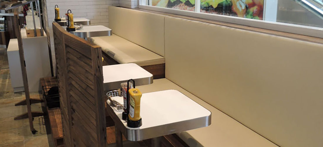 J.S.BURGER CAFE渋谷パルコ店の店内ベンチソファにSTAMSKIN TOPを採用事例画像02
