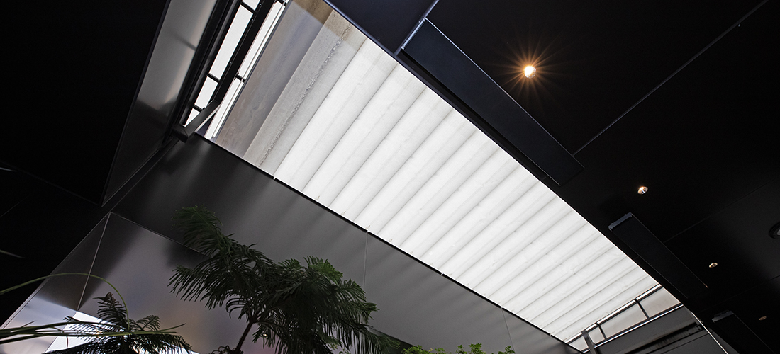 NOHGA HOTEL AKIHABARA TOKYOのテラスの開閉式テント生地としてSOLTIS W96を採用事例画像02