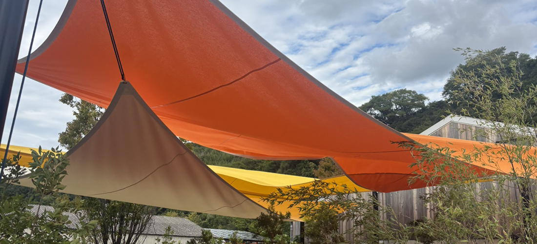 海辺の珈琲研究所　豆豆豆のシェード生地にSOLTIS 92を採用事例画像