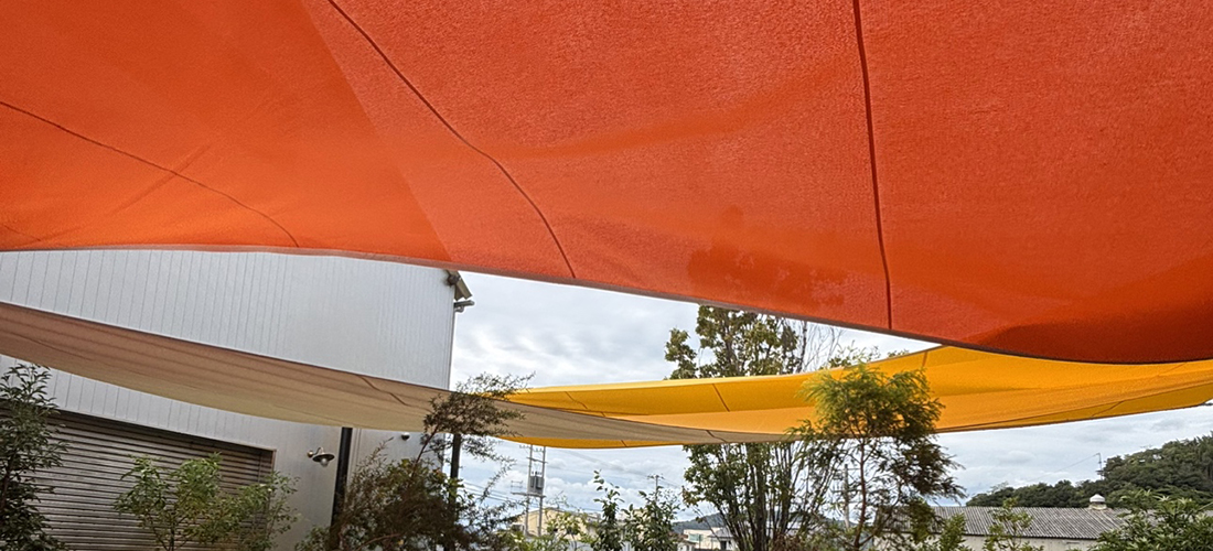 海辺の珈琲研究所　豆豆豆のシェード生地にSOLTIS 92を採用事例画像03