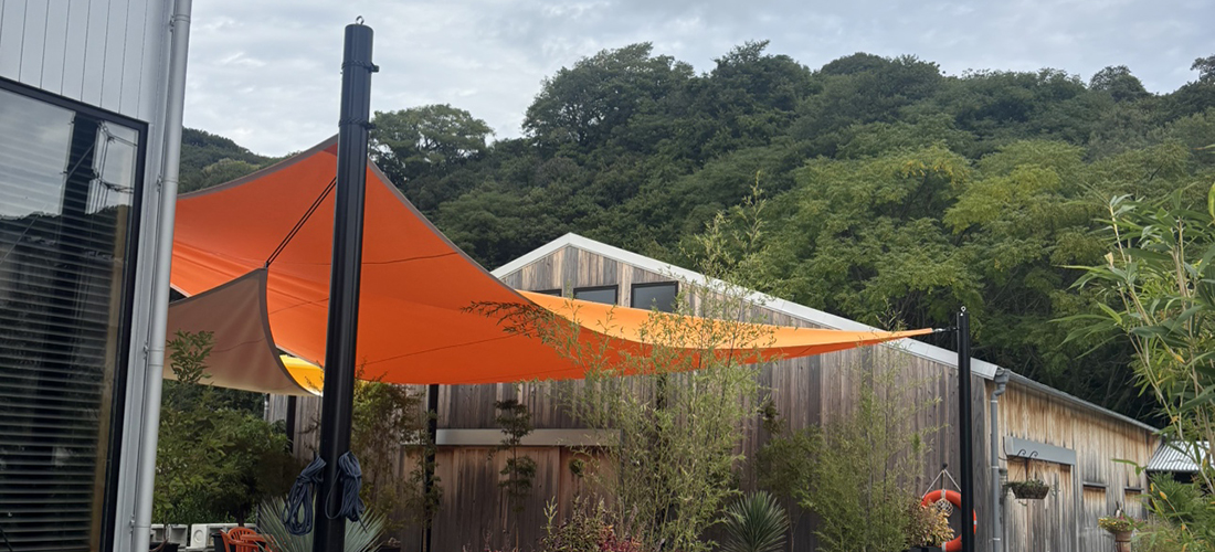 海辺の珈琲研究所　豆豆豆のシェード生地にSOLTIS 92を採用事例画像04