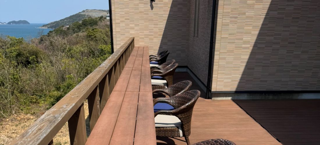 季さら別邸 刻の屋外テラスソファ・チェアの張地にBATYLINE ISOを採用事例画像03