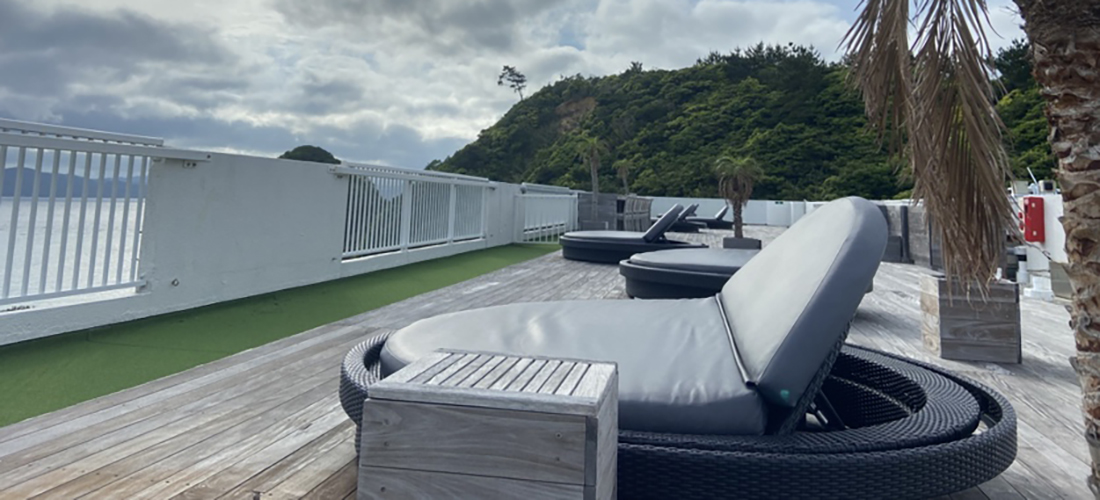 Hotel The Sceneの屋外家具の張地にSTMSKIN TOPを採用事例画像