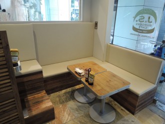 J.S.BURGER店内写真2